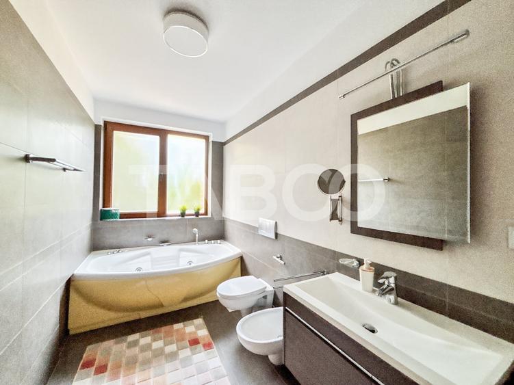 Apartament cu 3 camere semidecomandat, mobilat în Europa