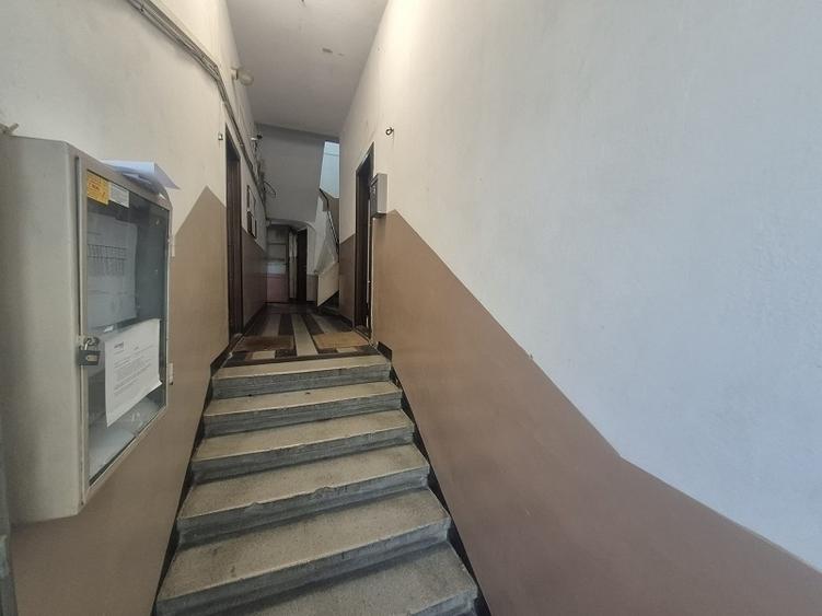 Apartament cu 4 camere decomandat în Semicentral