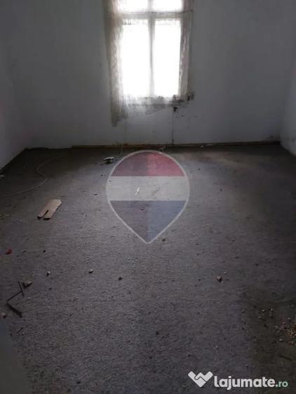 Casă cu 3 camere cu Teren 556 Mp în Central