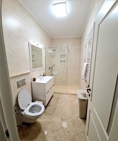 Apartament cu 3 camere decomandat, mobilat în Faleza Nord