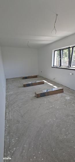 Casă cu 4 camere cu Teren 310 Mp în Cristești