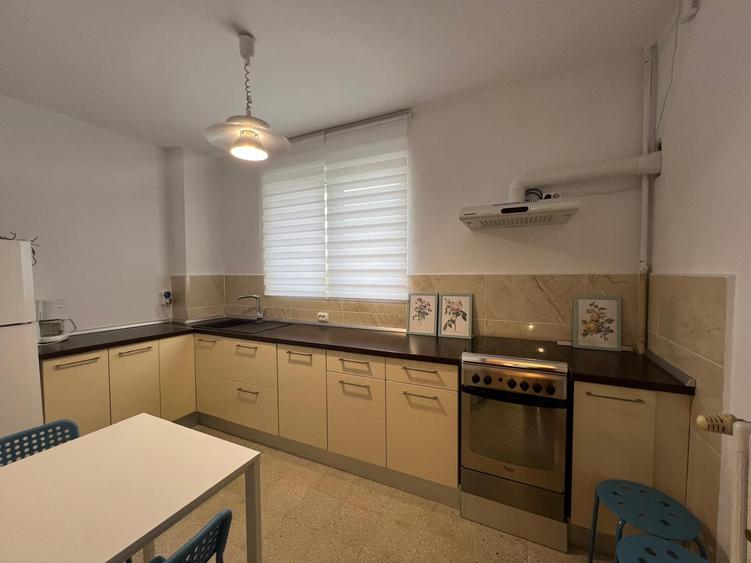 Apartament cu 3 camere decomandat, mobilat în Pantelimon