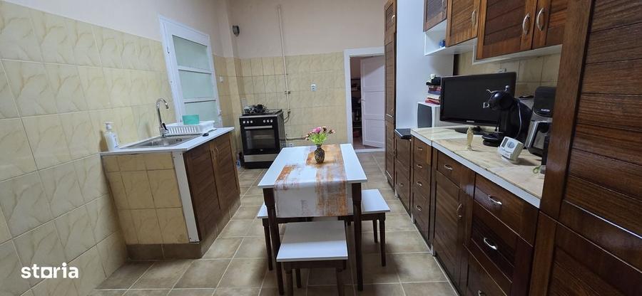 Casă cu 3 camere în Central
