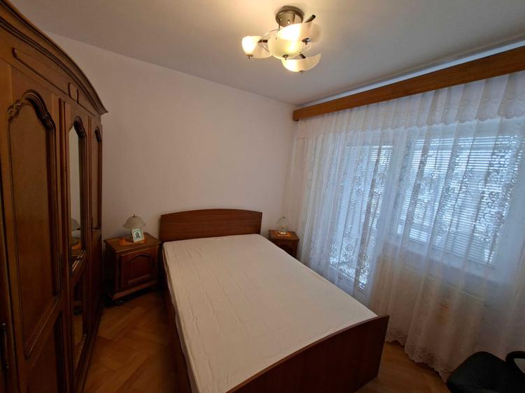 Apartament cu 3 camere decomandat în Valea Aurie