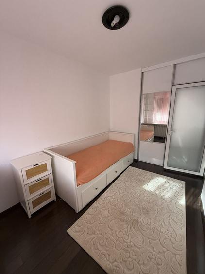 Apartament cu 3 camere semidecomandat în Nicolae Bălcescu