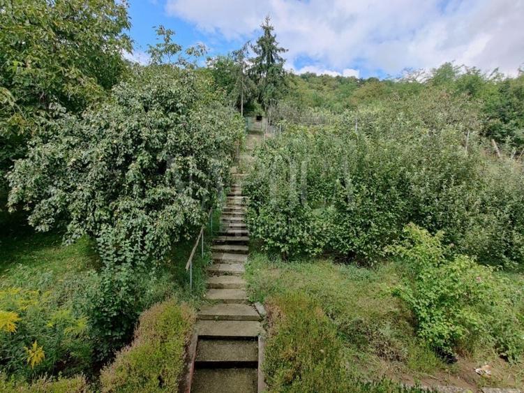 Casă individuală cu 10 camere cu Canalizare în Grigorescu