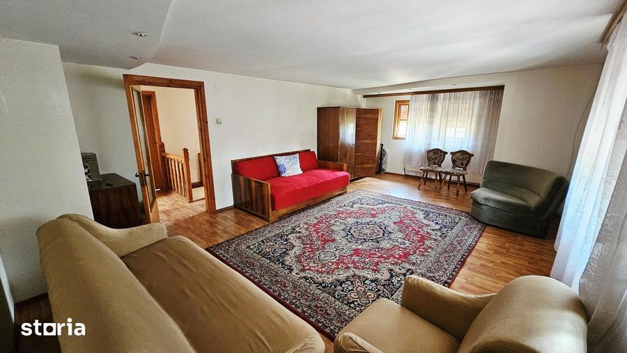 Casă cu 4 camere cu Teren 400 Mp în Central