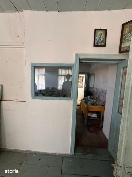 Casă cu 2 camere cu Teren 2700 Mp în Central