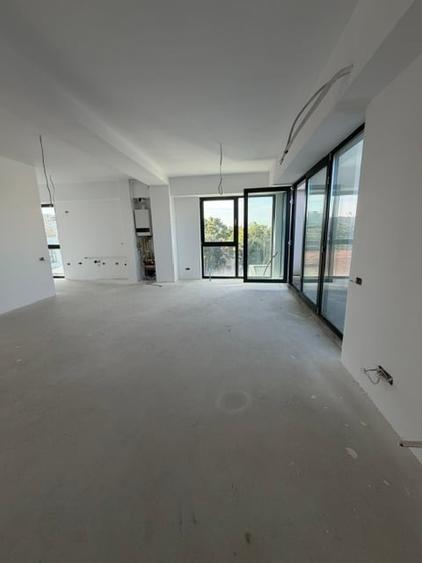 Apartament cu 3 camere decomandat în P-ța Alba Iulia