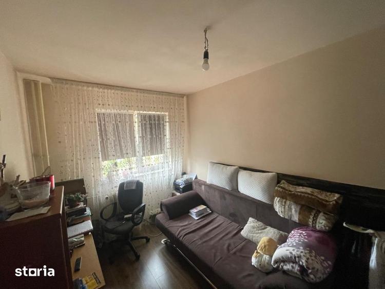 Apartament cu 3 camere semidecomandat, mobilat în Valea Rosie