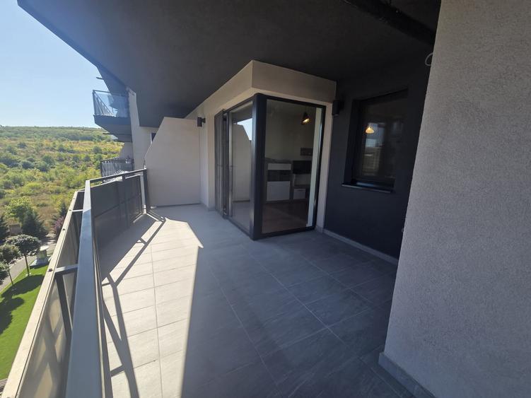 Apartament cu 2 camere semidecomandat în Sopor