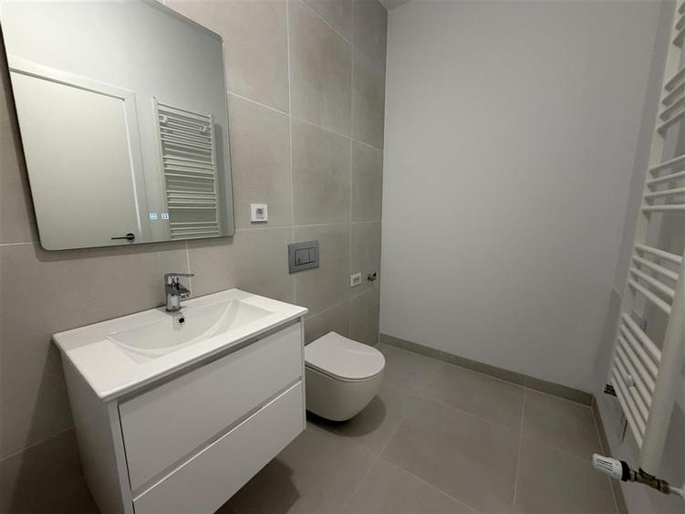 Apartament cu 2 camere decomandat în Baza 3