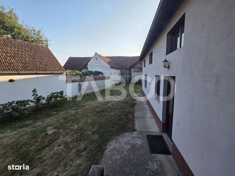 Casă cu 3 camere în Sâmbăta de Jos