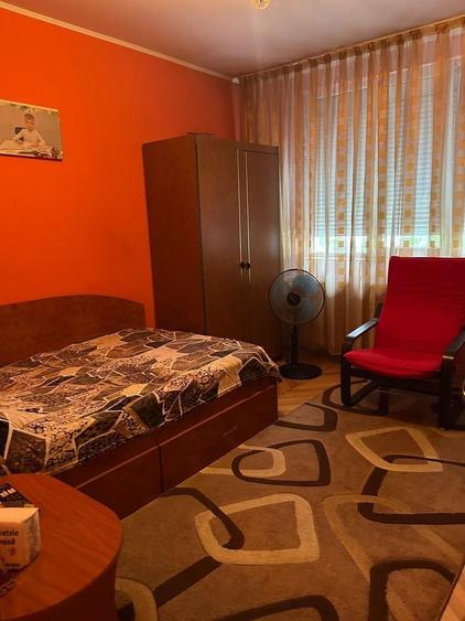 Apartament cu 4 camere decomandat în Titan