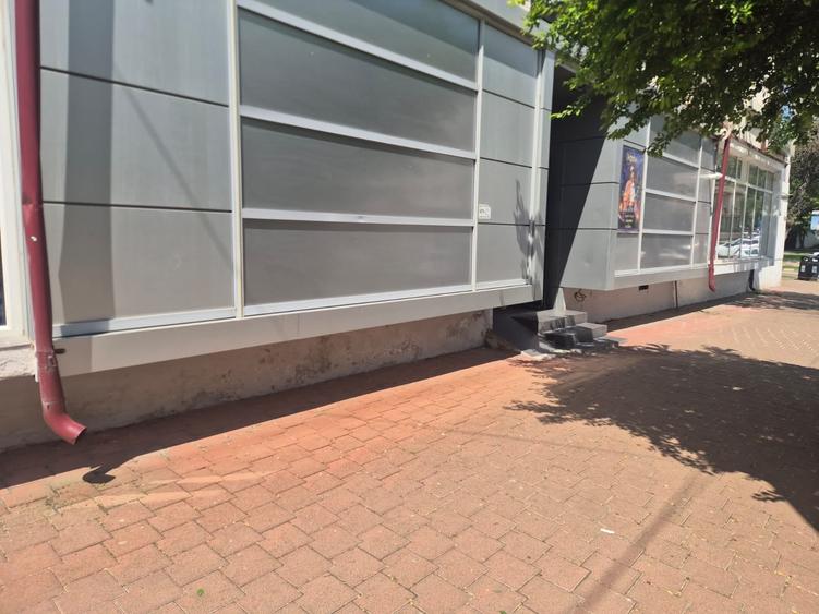 Spațiu comercial, de 80 mp, în Central