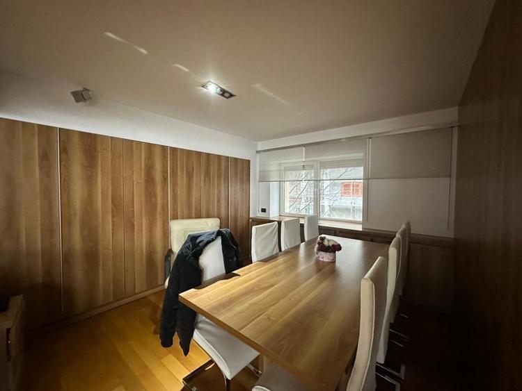 Apartament cu 3 camere semidecomandat, mobilat în Vitan