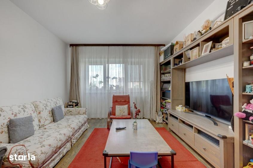 Apartament cu 3 camere semidecomandat în Pantelimon
