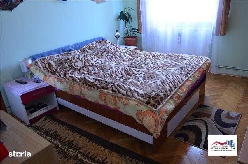 Apartament cu 3 camere decomandat în Tudor