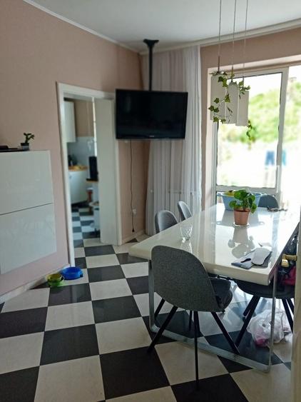 Casă cu 4 camere în Exterior Vest