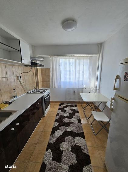 Apartament cu 2 camere semidecomandat în Tei