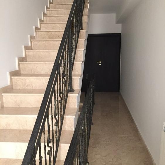 Casă individuală cu 9 camere cu Teren 220 Mp în Tomis II