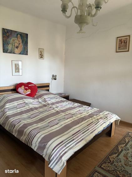 Casă cu 3 camere cu Teren 4750 Mp în Central