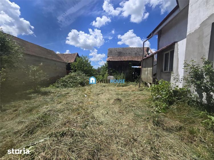 Casă cu 7 camere cu Teren 1250 Mp în Mândra