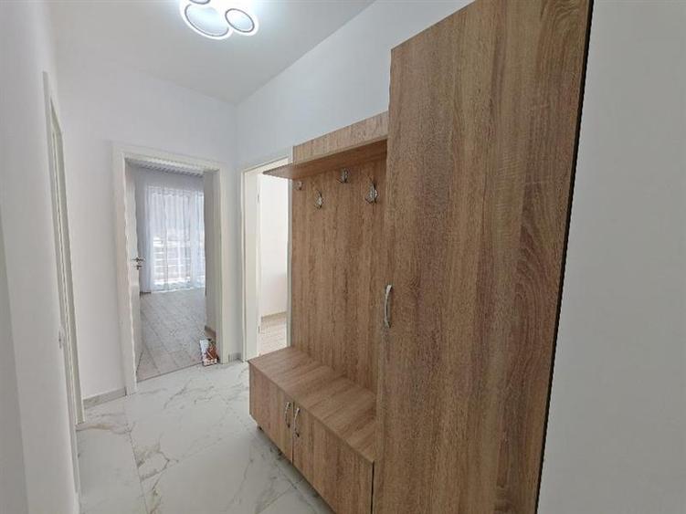 Apartament cu 3 camere decomandat, mobilat în Periferie