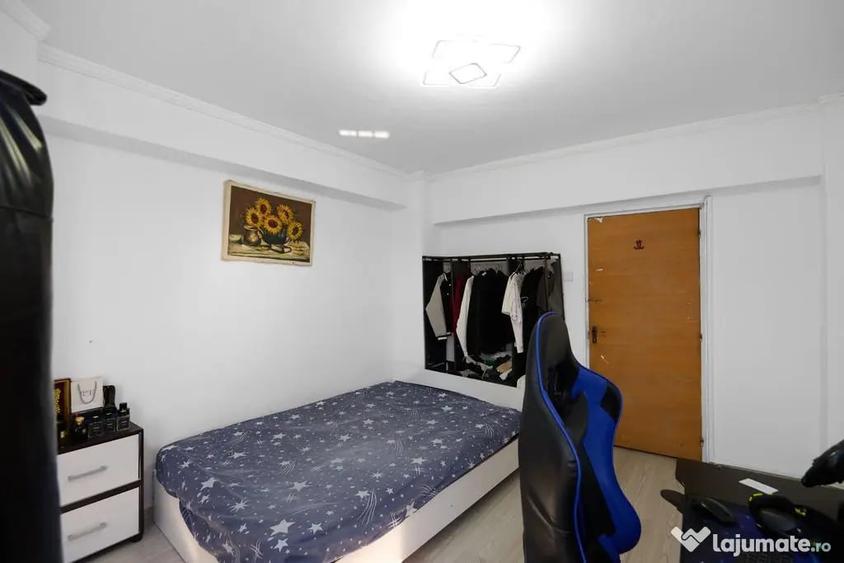 Apartament cu 4 camere decomandat în Central