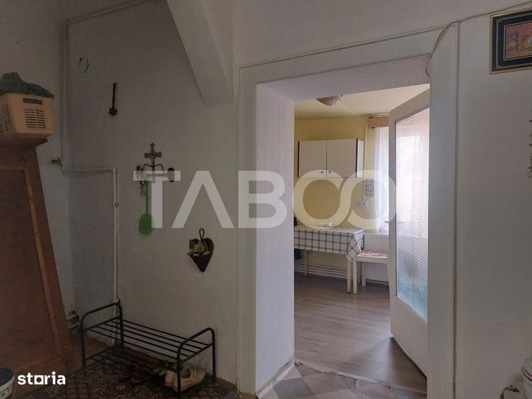 Apartament cu 3 camere semidecomandat în Central