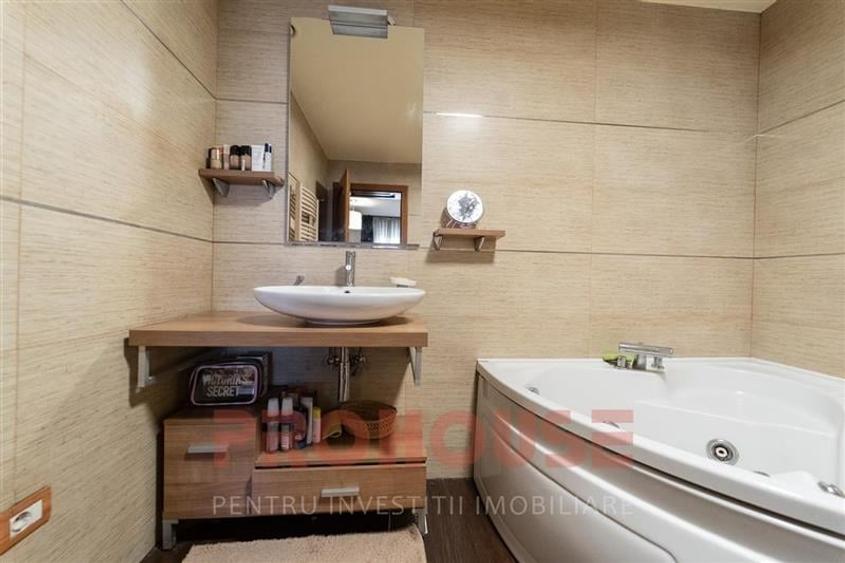 Casă individuală cu 10 camere cu Teren 550 Mp în Ultracentral
