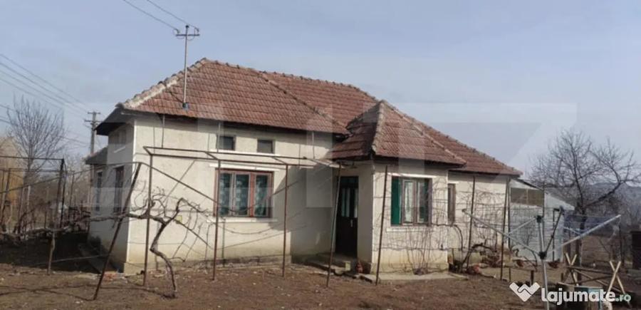 Casă cu 3 camere cu Teren 1900 Mp în Central