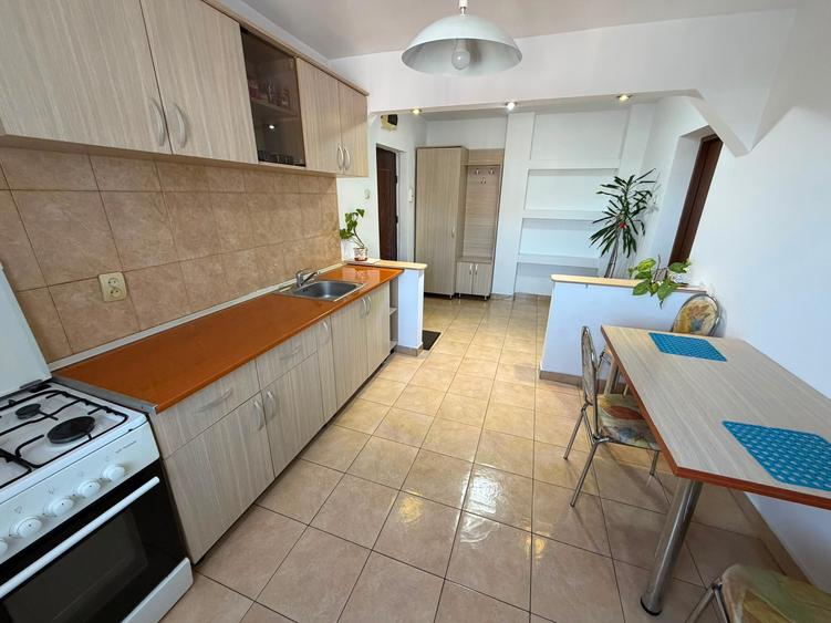 Apartament cu 2 camere semidecomandat în 13 Septembrie