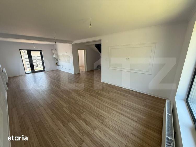 Casă cu 5 camere cu Teren 329 Mp în Cârcea