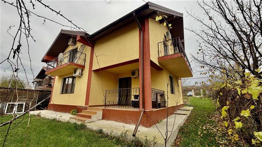 Casă individuală cu 4 camere cu Teren 500 Mp în Bucium