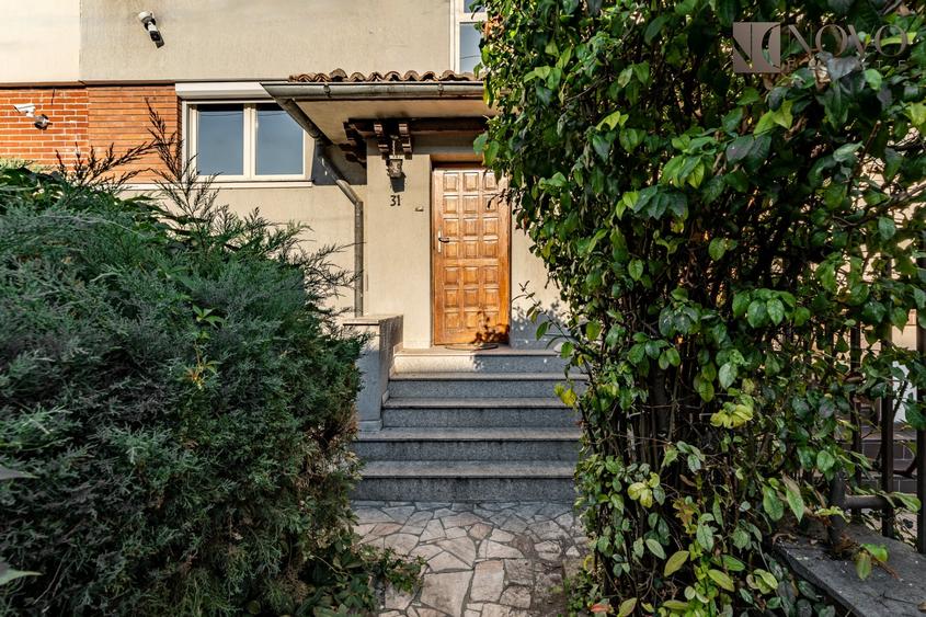 Casă cu 5 camere cu Canalizare în Vatra Luminoasă