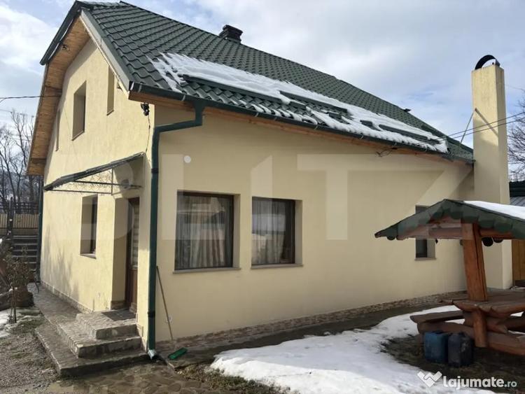 Casă cu 3 camere cu Teren 1300 Mp în Central