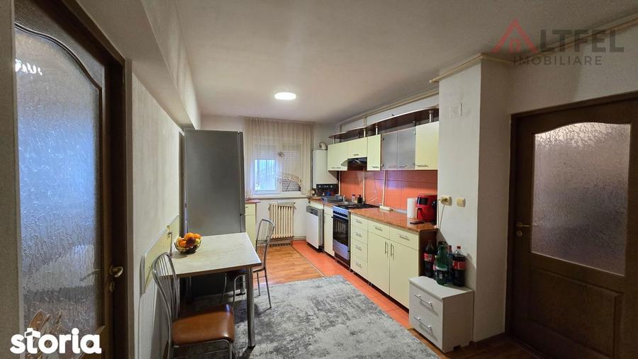 Apartament cu 2 camere decomandat, mobilat în Central