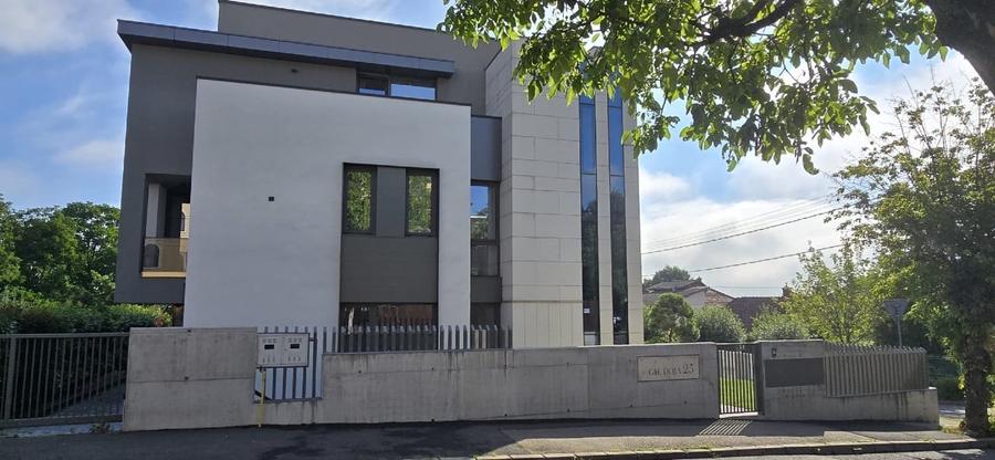 Casă cu 12 camere cu Teren 630 Mp în Andrei Mureșanu