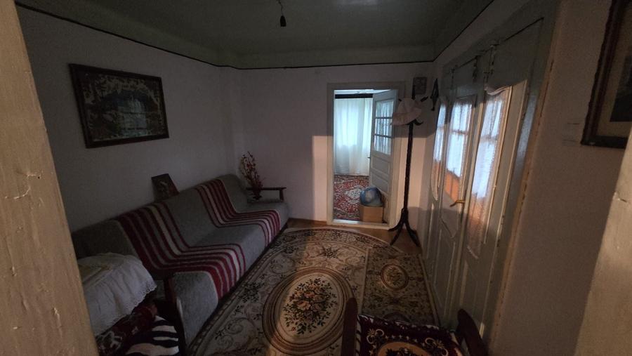 Casă cu 4 camere în Brezoaia