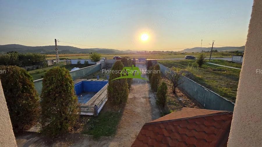 Vila cu Piscina ?i Teren Generos 3.600 mp Marcea-Slavite?ti Valcea