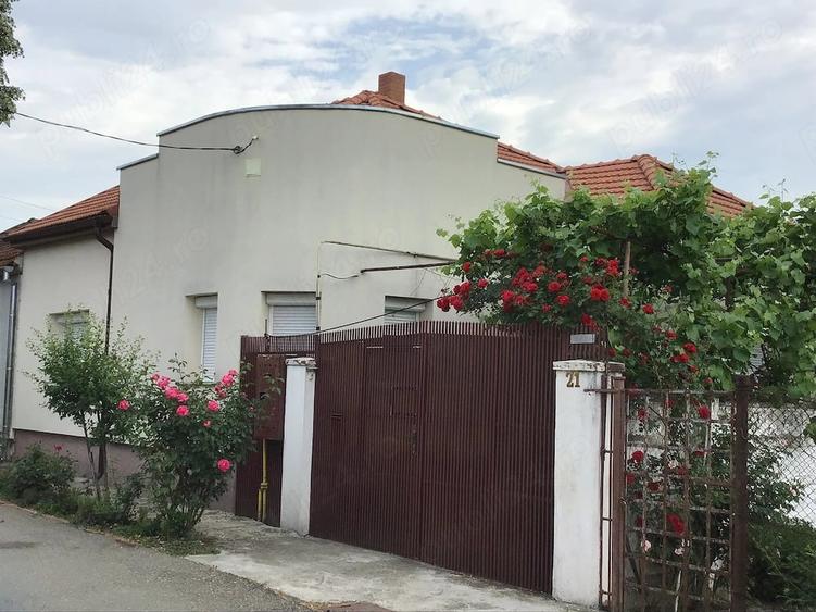 Casă cu 4 camere cu Teren 483 Mp în Zimandu Nou