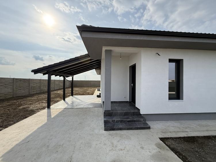 Casă individuală cu 4 camere cu Canalizare în Sânmihaiu Român