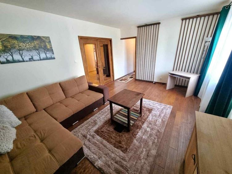 Apartament cu 3 camere semidecomandat în Alexandru cel Bun