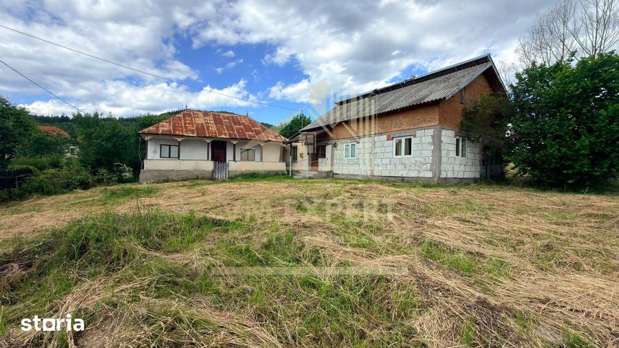 Casă cu 3 camere cu Teren 6997 Mp în Moieciu