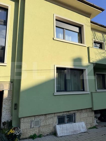 Casă individuală cu 11 camere cu Canalizare în Gruia