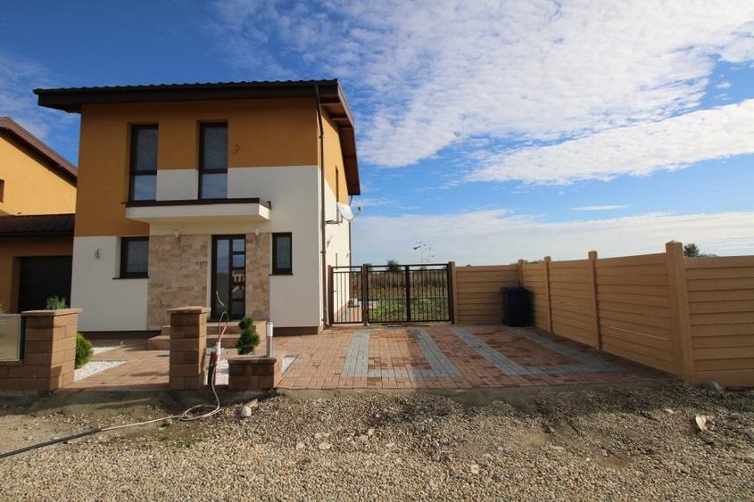 Casă individuală cu 3 camere cu Garaj în Gulia