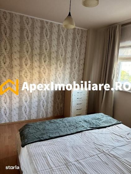 Apartament cu 3 camere semidecomandat în Tineretului
