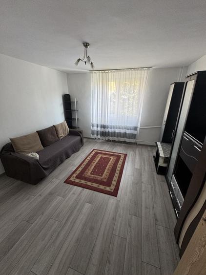 Garsonieră decomandată în Central
