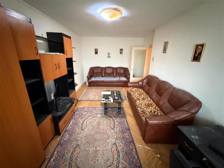Garsonieră decomandată în Sud